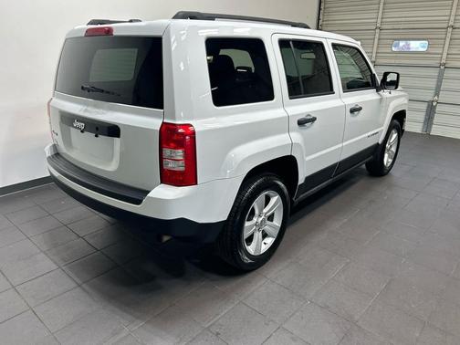 Bright White Clearcoat 2016 Jeep Patriot Sport