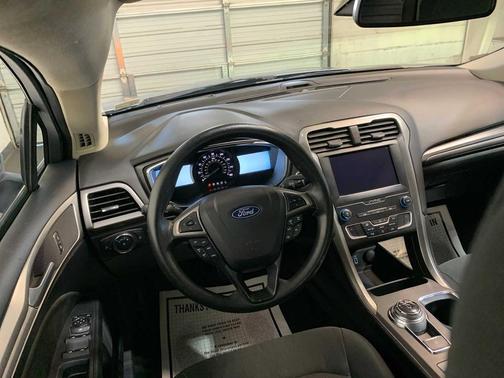 Iconic Silver Metallic 2020 Ford Fusion SE