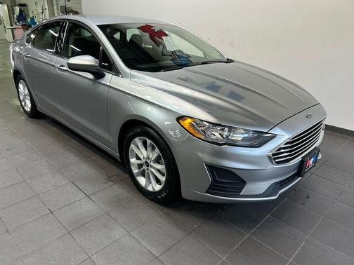 Iconic Silver Metallic 2020 Ford Fusion SE
