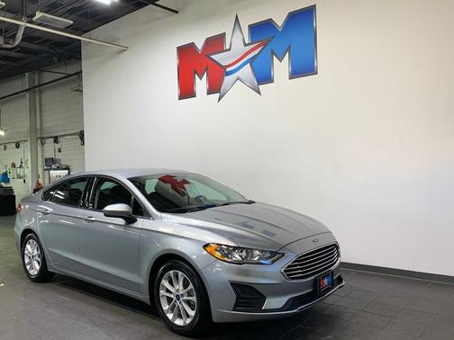 Iconic Silver Metallic 2020 Ford Fusion SE