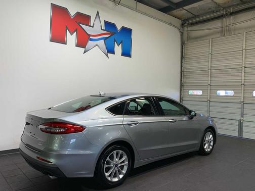 Iconic Silver Metallic 2020 Ford Fusion SE