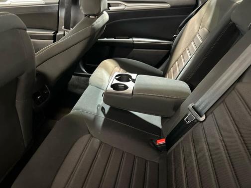 Iconic Silver Metallic 2020 Ford Fusion SE