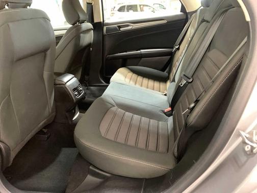 Iconic Silver Metallic 2020 Ford Fusion SE