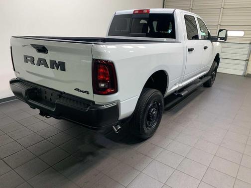 2026 RAM 2500 Tradesman Crew Cab 4x4 6'4' Box