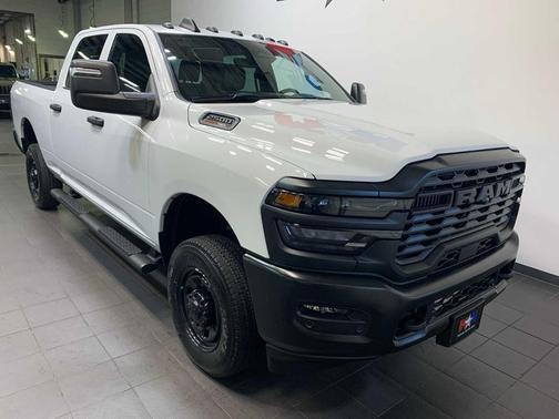 2026 RAM 2500 Tradesman Crew Cab 4x4 6'4' Box