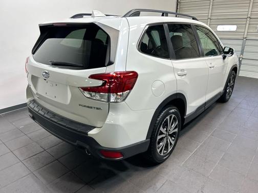 Crystal White Pearl 2019 Subaru Forester Limited
