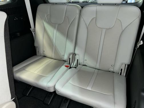 GLACIAL WHITE 2026 Kia Sorento S