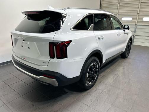 GLACIAL WHITE 2026 Kia Sorento S