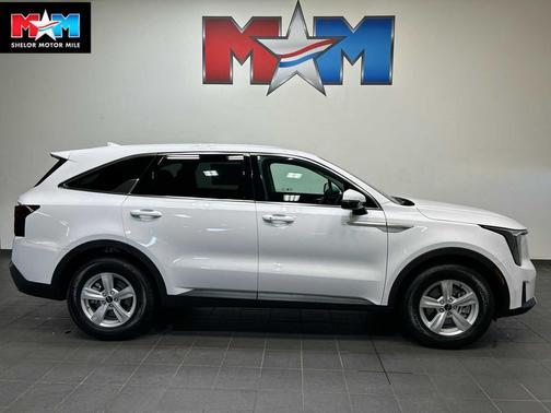 GLACIAL WHITE 2026 Kia Sorento LX