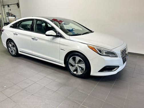 Diamond White Pearl 2016 Hyundai SONATA Hybrid Limited