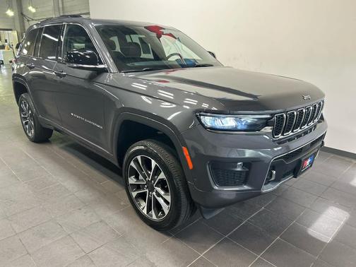 Baltic Gray Metallic Clearcoat 2024 Jeep Grand Cherokee Overland
