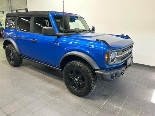 Velocity Blue Metallic 2024 Ford Bronco Black Diamond