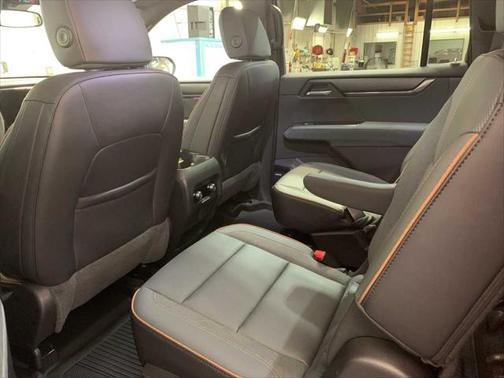2024 GMC Acadia AWD AT4