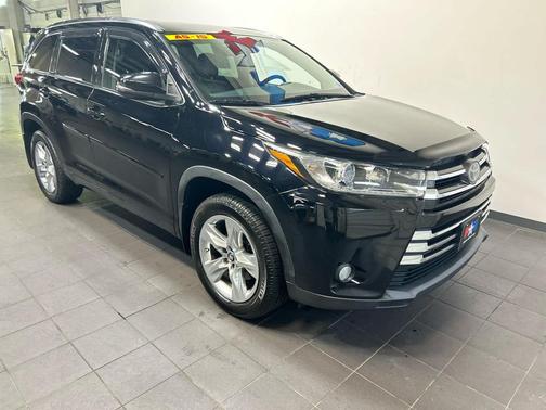 Midnight Black Metallic 2017 Toyota Highlander Limited