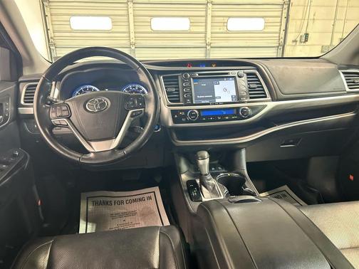 Midnight Black Metallic 2017 Toyota Highlander Limited