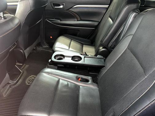 Midnight Black Metallic 2017 Toyota Highlander Limited