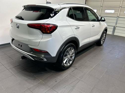 White Frost Tricoat 2021 Buick Encore GX Essence