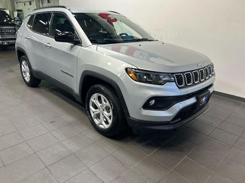 Silver Zynith Metallic Clearcoat 2024 Jeep Compass Latitude