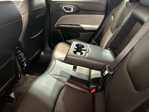 Silver Zynith Metallic Clearcoat 2024 Jeep Compass Latitude