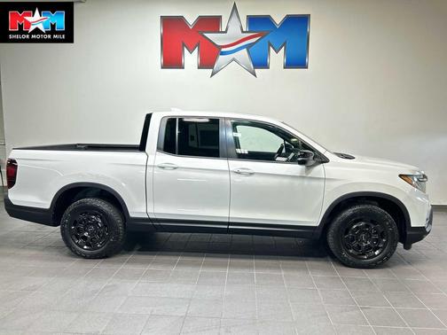 Platinum White Pearl 2026 Honda Ridgeline TrailSport+