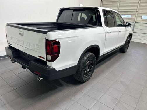 Platinum White Pearl 2026 Honda Ridgeline TrailSport+