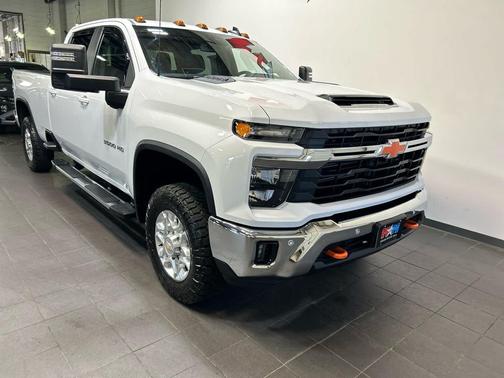 Summit White 2025 Chevrolet Silverado 3500 LT