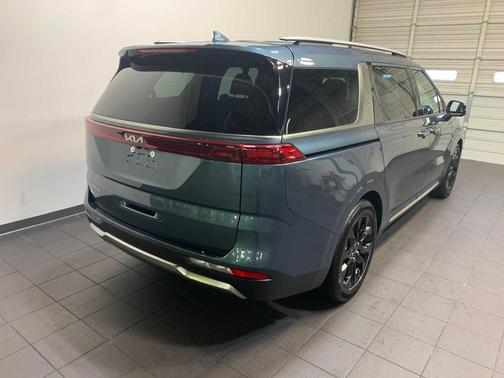 2024 Kia Carnival SX