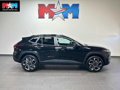 Mosaic Black Metallic 2026 Chevrolet Trax FWD 2RS