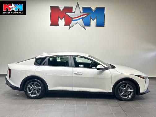 Snow White Pearl 2026 Kia K4 LXS