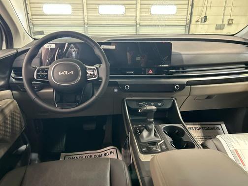 SNOW WHITE 2026 Kia Carnival LXS