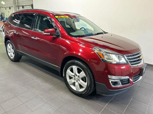 Siren Red Tintcoat 2017 Chevrolet Traverse 1LT