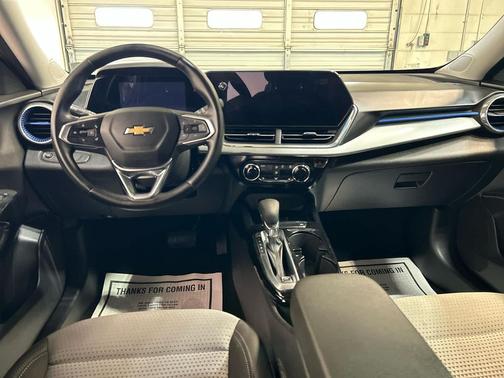 Mosaic Black Metallic 2024 Chevrolet Trax LT