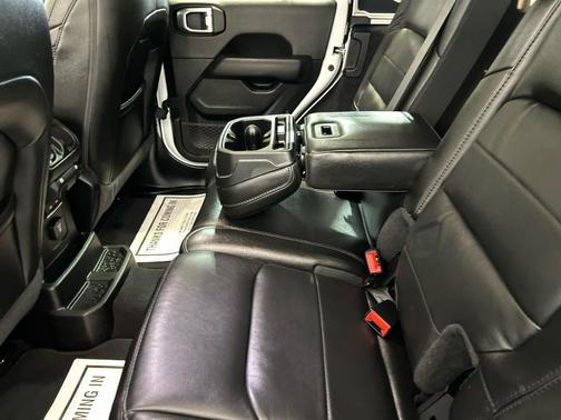 Bright White Clearcoat 2021 Jeep Wrangler Unlimited Sahara