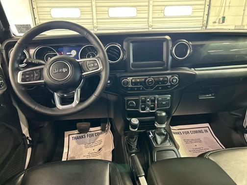 Bright White Clearcoat 2021 Jeep Wrangler Unlimited Sahara