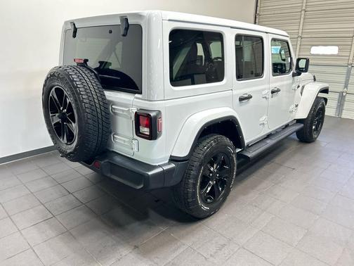 Bright White Clearcoat 2021 Jeep Wrangler Unlimited Sahara