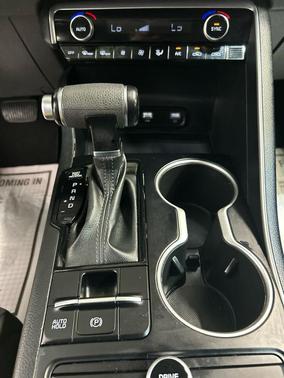 Glacial White Pearl 2022 Kia K5 LXS