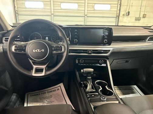 Glacial White Pearl 2022 Kia K5 LXS