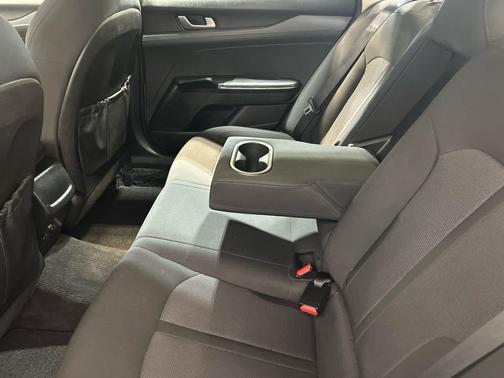 Glacial White Pearl 2022 Kia K5 LXS