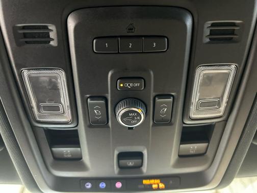 Iridescent Pearl Tricoat 2022 Chevrolet Tahoe 4WD High Country
