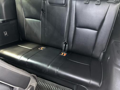 Magnetic Gray Metallic 2021 Toyota Highlander XLE