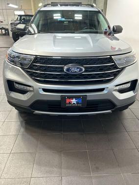 ICONIC SILVER METALLIC 2022 Ford Explorer XLT