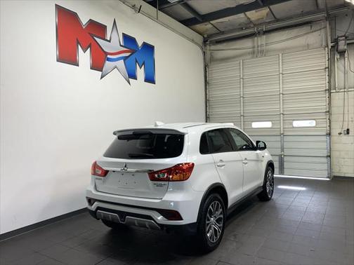 Diamond White Pearl 2018 Mitsubishi Outlander Sport 2.0 ES