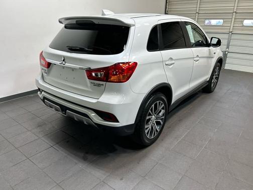 Diamond White Pearl 2018 Mitsubishi Outlander Sport 2.0 ES