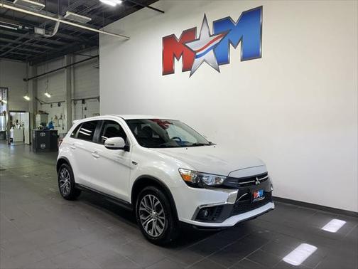 Diamond White Pearl 2018 Mitsubishi Outlander Sport 2.0 ES