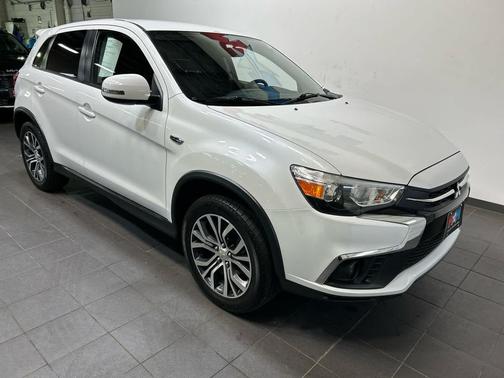 Diamond White Pearl 2018 Mitsubishi Outlander Sport 2.0 ES