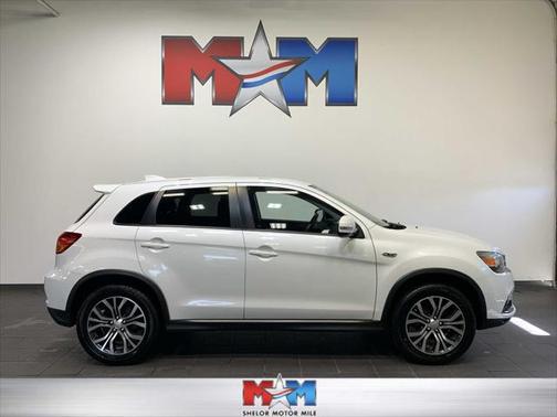 Diamond White Pearl 2018 Mitsubishi Outlander Sport 2.0 ES
