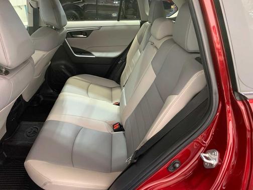 2023 Toyota RAV4 Hybrid XLE Premium