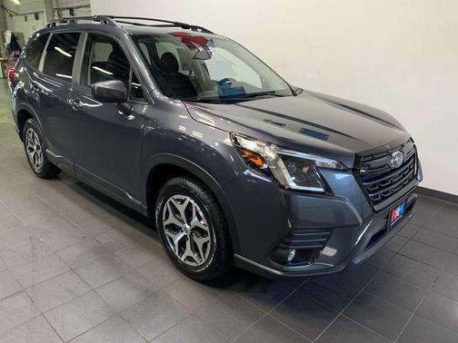 Magnetite Gray Metallic 2024 Subaru Forester Premium
