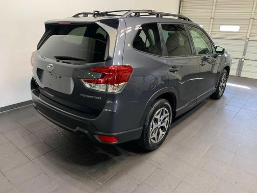 Magnetite Gray Metallic 2024 Subaru Forester Premium