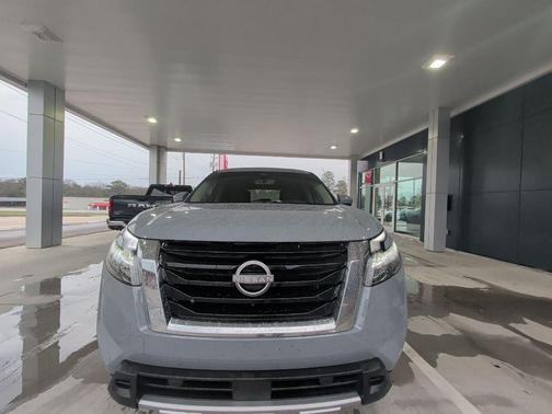 2025 Nissan Pathfinder Platinum FWD